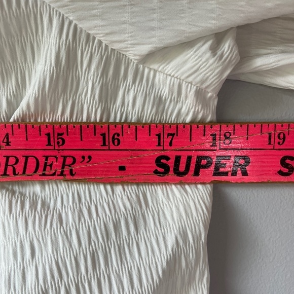 🏷️ 2/$20 Elizabeth and James White Peasant Blouse - Picture 6 of 8